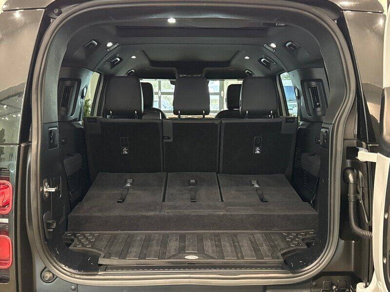 2023 Land Rover Defender 130 X-Dynamic SE