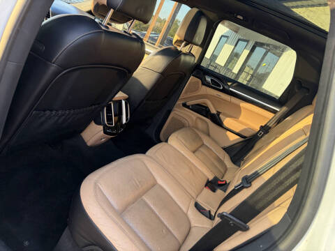 2017 Porsche Cayenne S E-Hybrid Platinum Edition