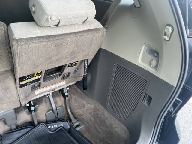 2017 Toyota Sienna LE 8-Passenger