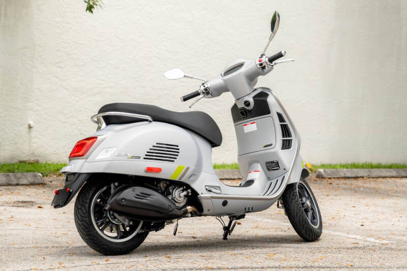 2023 Vespa 300