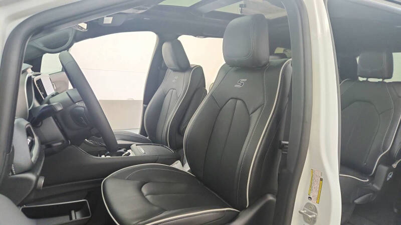 2027 Chrysler Pacifica Limited