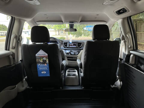 2020 Chrysler Pacifica Limited Red S