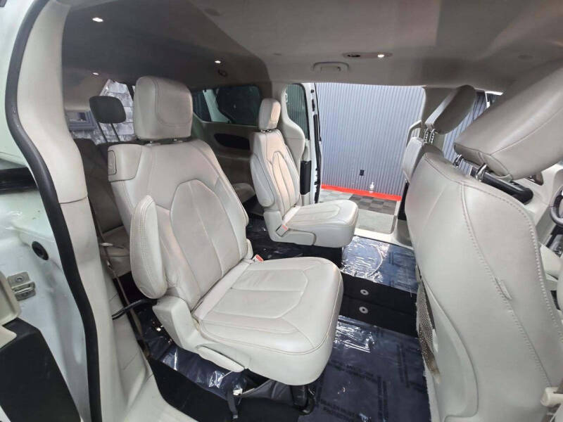 2017 Chrysler Pacifica Touring-L