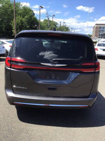 2023 Chrysler Pacifica Touring L