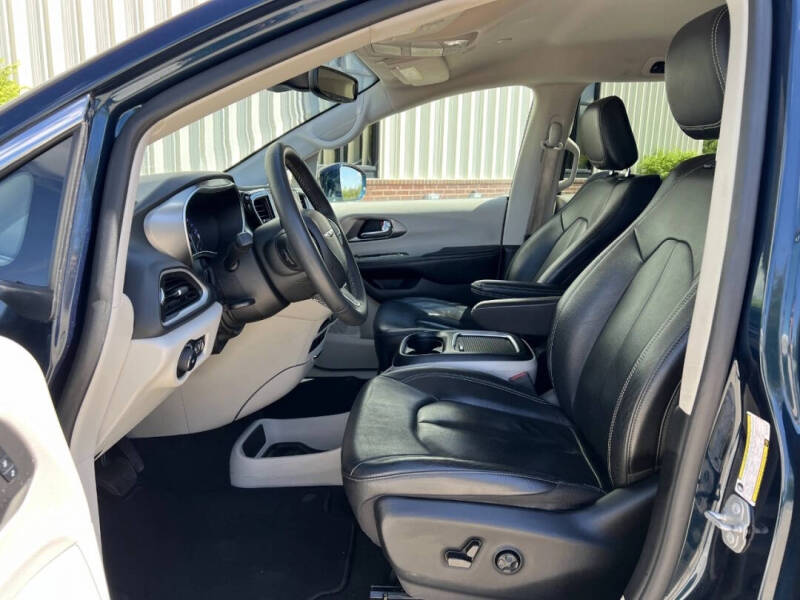 2022 Chrysler Pacifica Touring L