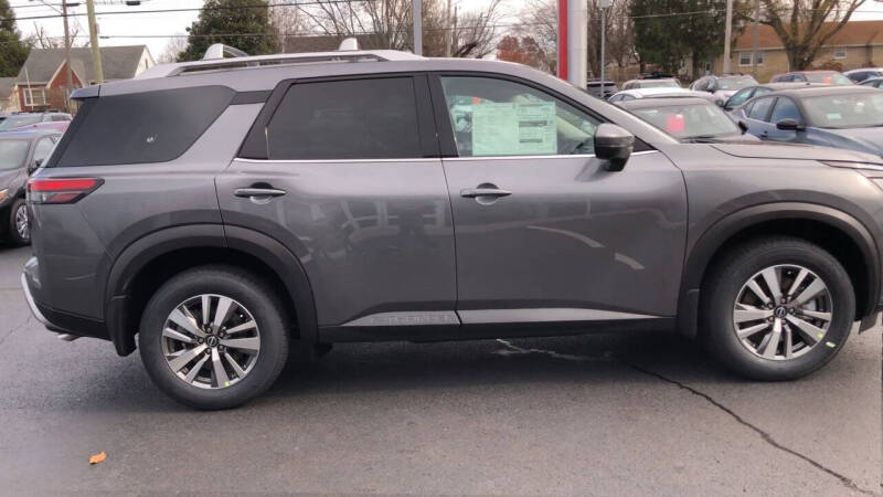 2025 Nissan Pathfinder SL