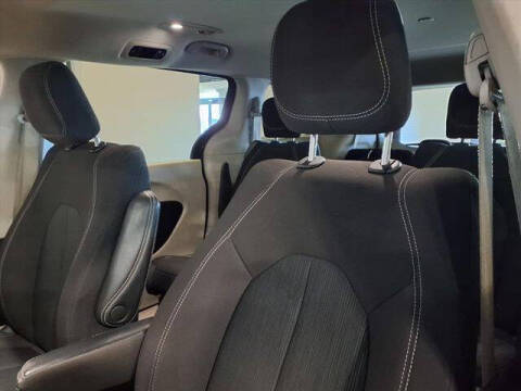 2024 Chrysler Voyager LX