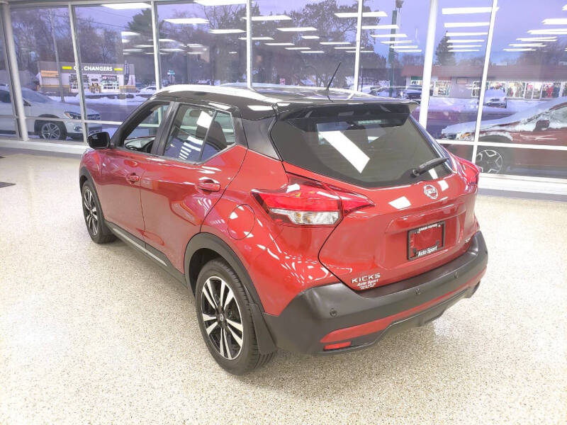 2020 Nissan Kicks SR photo 8