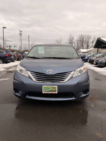 2015 Toyota Sienna LE 8-Passenger