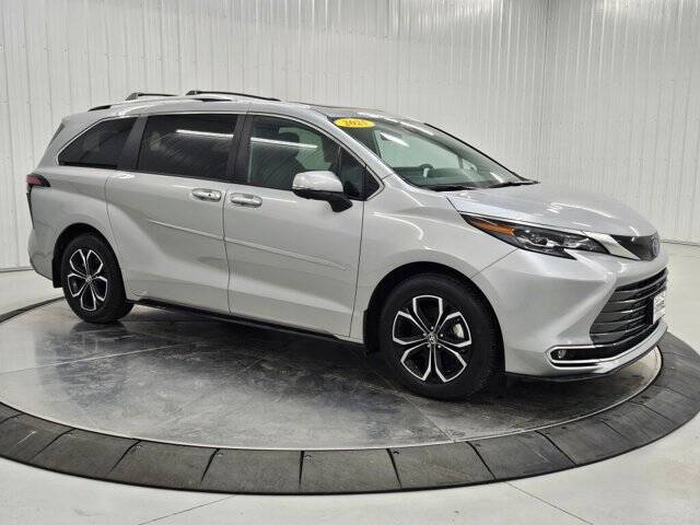2025 Toyota Sienna Platinum 7-Passenger