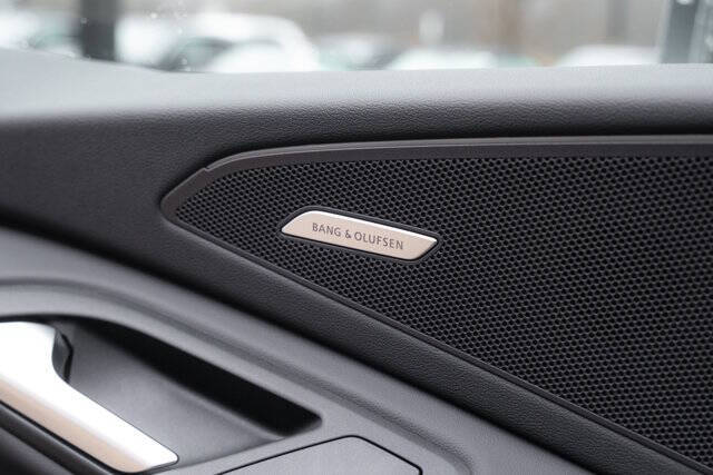 2025 Audi Q6 e-tron quattro Premium Plus