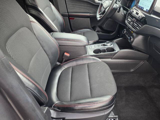 2025 Ford Escape ST-Line - Photo 12