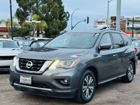 2017 Nissan Pathfinder SL