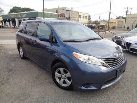 2014 Toyota Sienna LE 8-Passenger