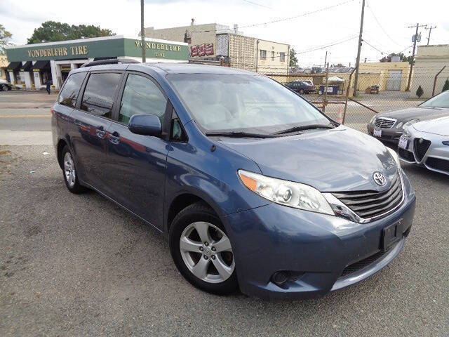 2014 Toyota Sienna LE 8-Passenger