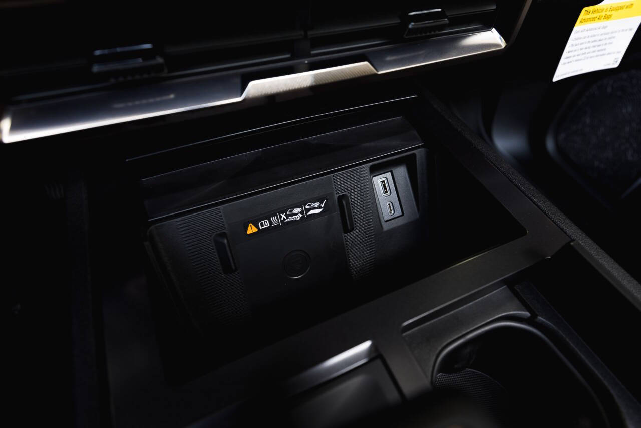 2022 GMC HUMMER EV 43