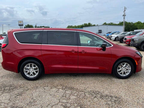 2027 Chrysler Pacifica Select