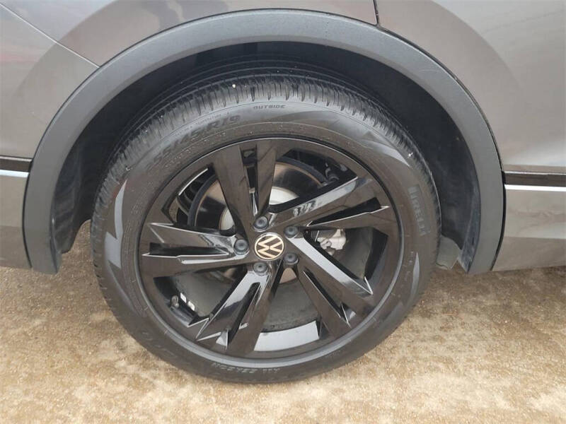 2023 Volkswagen Tiguan SE R-Line Black