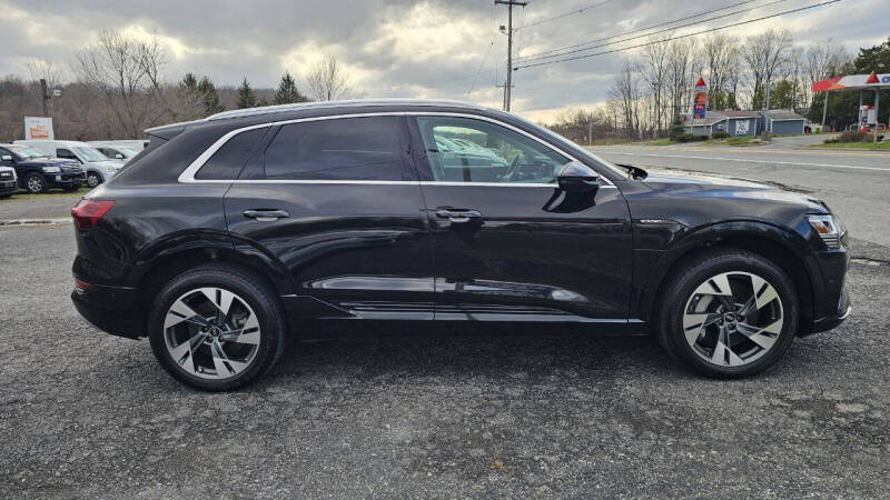 2021 Audi e-tron quattro Premium Plus
