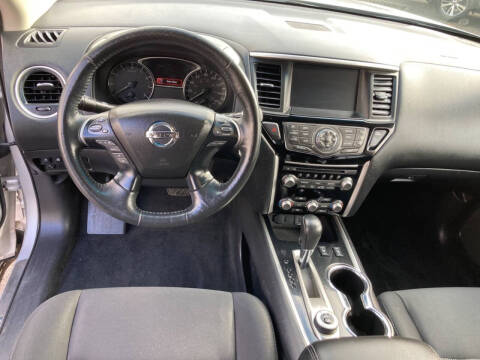 2018 Nissan Pathfinder SV