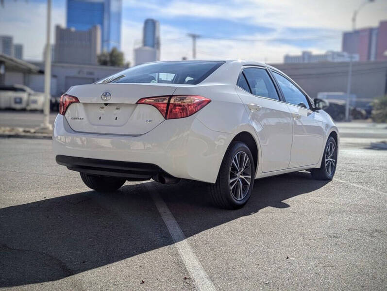 2017 Toyota Corolla LE photo 3