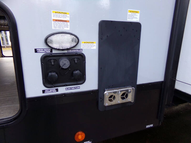 2022 Forest River Cherokee Arctic Wolf