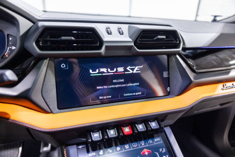 2025 Lamborghini Urus SE