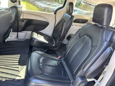 2017 Chrysler Pacifica Touring-L