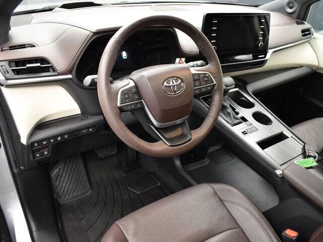 2024 Toyota Sienna Platinum 7-Passenger