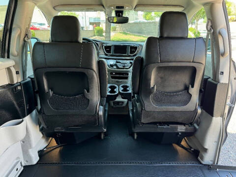 2020 Chrysler Voyager LXi