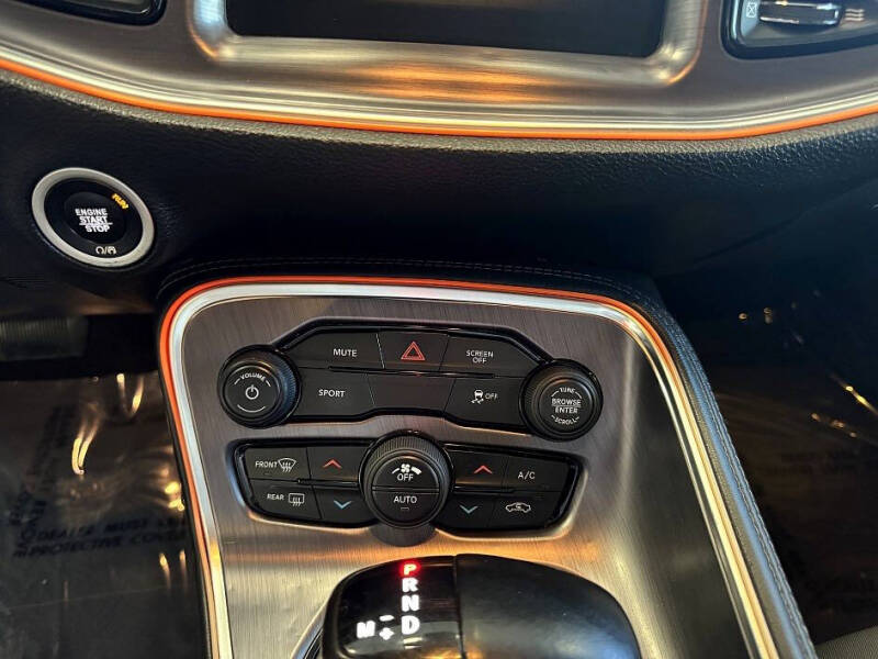 2017 Dodge Challenger SXT