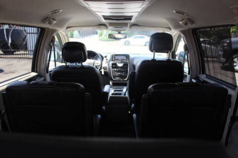 2015 Chrysler Town and Country Touring-L