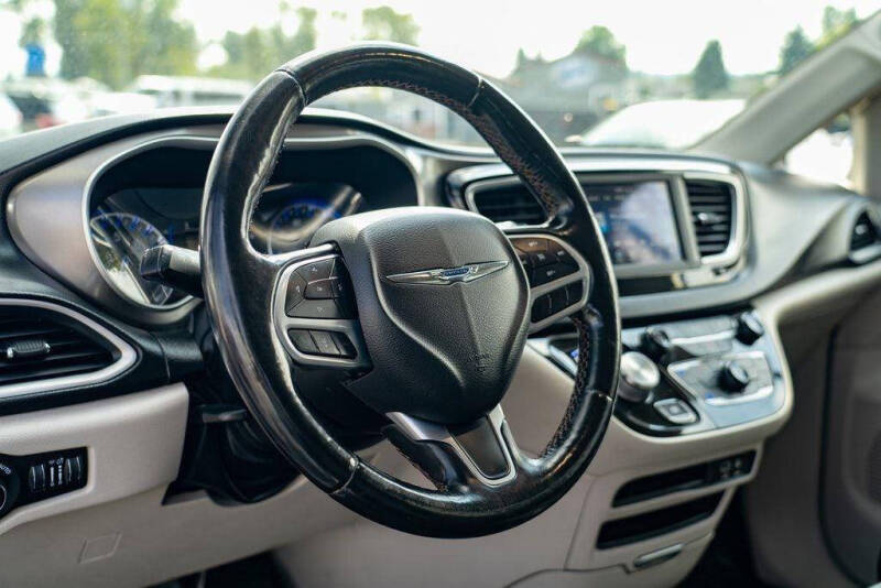 2020 Chrysler Pacifica Touring L