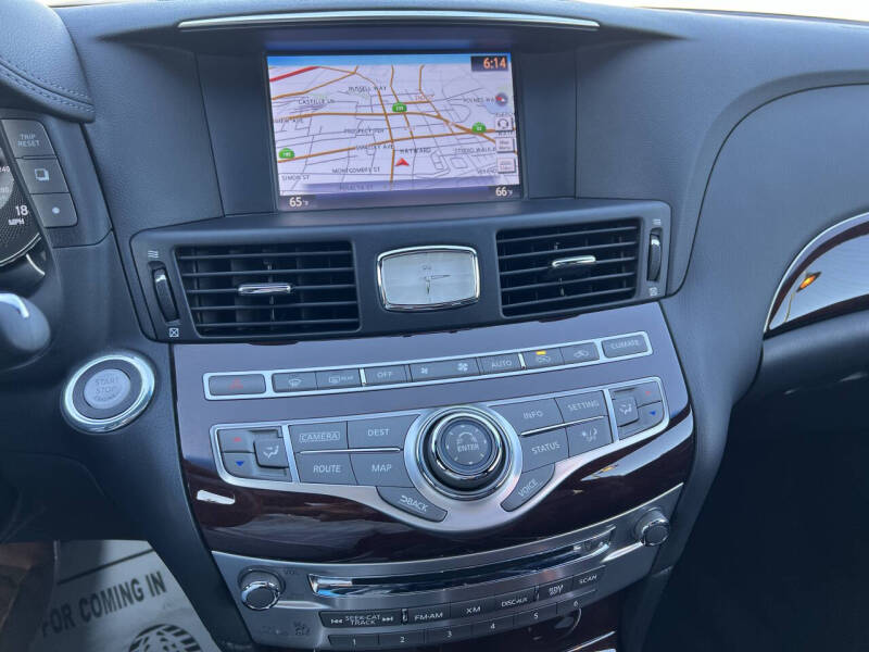 2017 Infiniti Q70 5.6