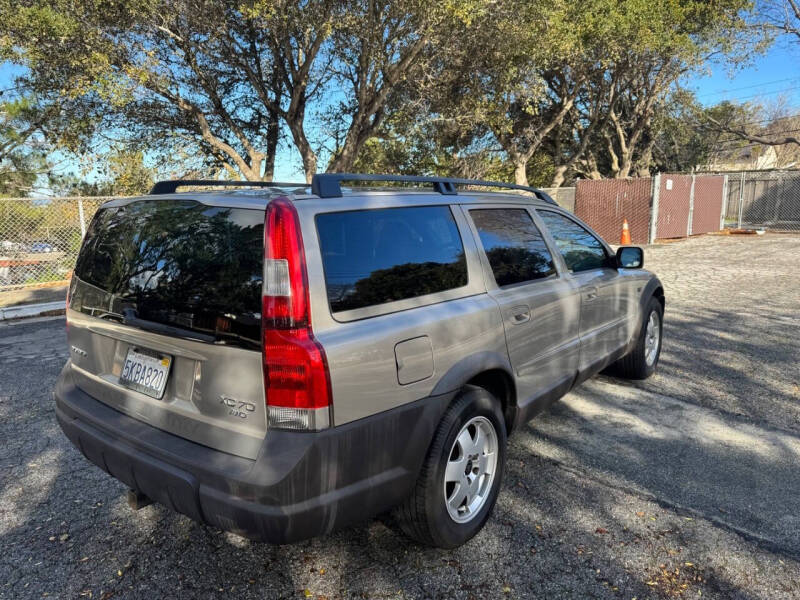 2004 Volvo XC70