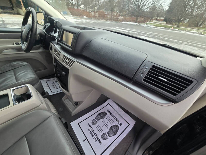 2011 Volkswagen Routan SEL