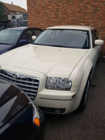 2009 Chrysler 300 for sale at The Bengal Auto Sales LLC in Hamtramck MI