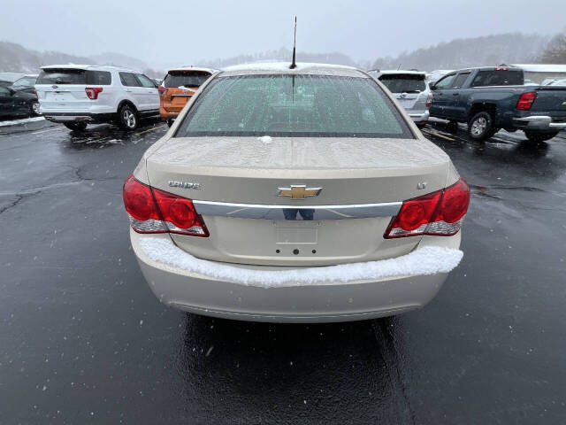 2011 Chevrolet Cruze 1LT photo 3