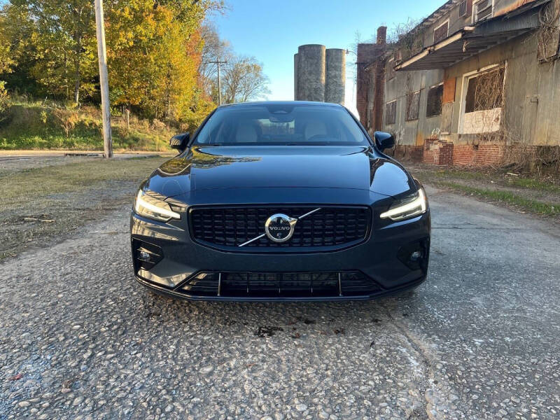 2024 Volvo S60 B5 Plus Dark Theme