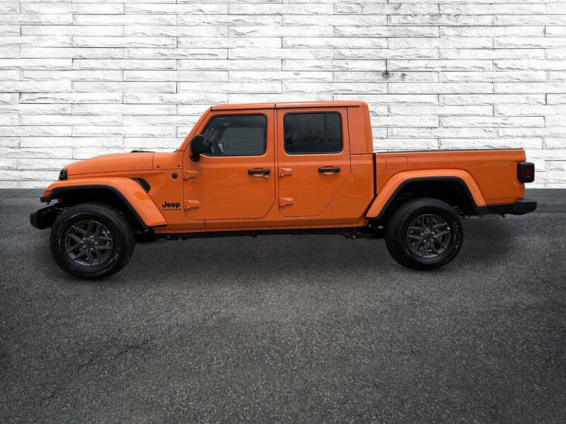 2025 Jeep Gladiator Sport S