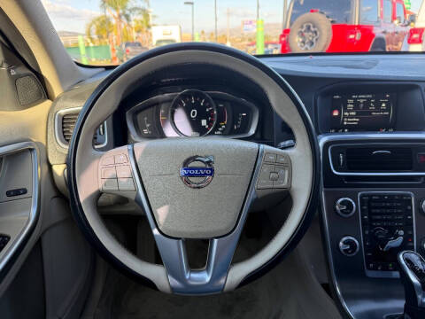2015 Volvo V60 T5 Drive-E Platinum