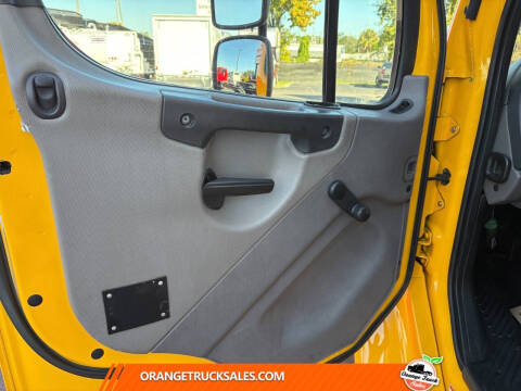 2019 Freightliner M2 106