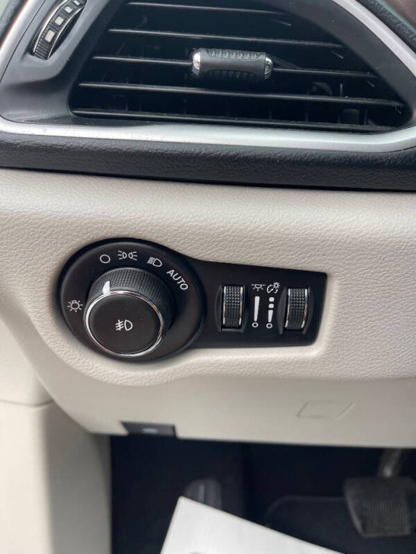 2017 Chrysler Pacifica Touring-L