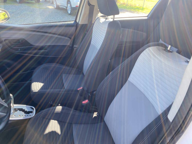 2018 Toyota Yaris 5-Door LE