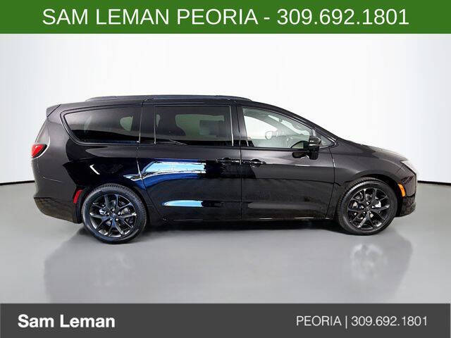 2027 Chrysler Pacifica Limited
