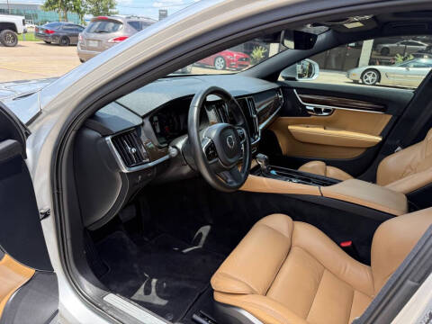 2017 Volvo S90 T6 Momentum