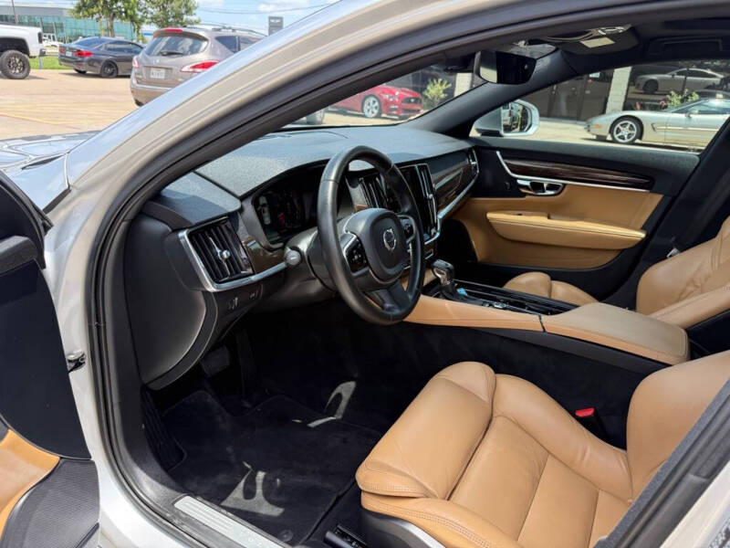 2017 Volvo S90 T6 Momentum