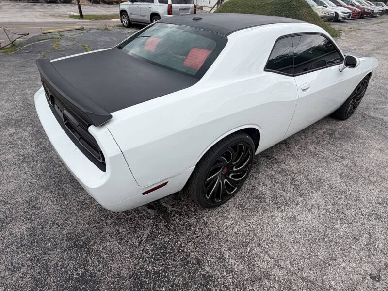 2017 Dodge Challenger SXT Plus