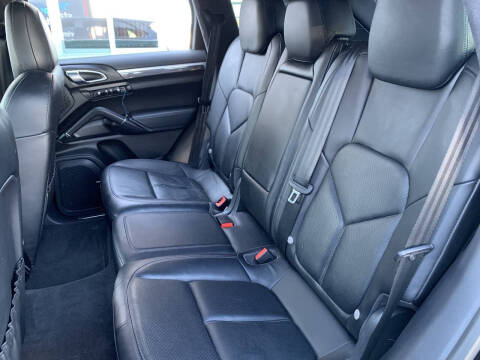 2014 Porsche Cayenne GTS