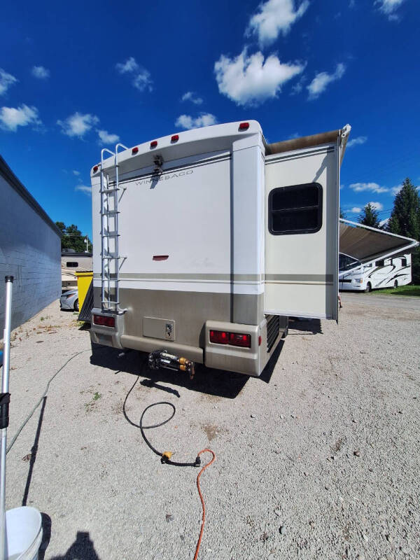 2002 Winnebago Adventurer